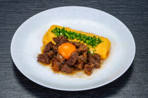 だし巻き玉子の和牛スジ煮込みかけ